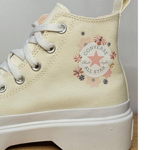 Converse Youth CTAS Lugged Lift Hit Tops Size 6 Cream A10268C NWT - Picture 4 of 8